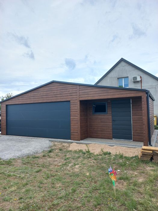 Garaż blaszany blaszak nowoczesny wygląd drewnopodobny