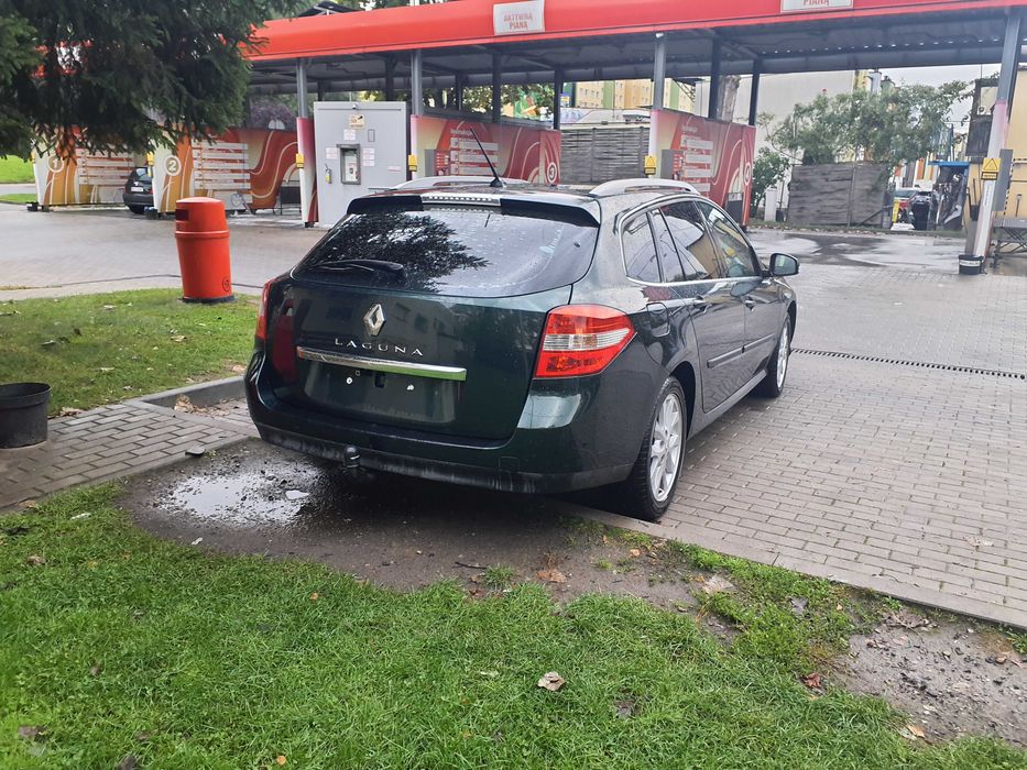 Renault Laguna 3 benzyna 2,0   2009 rok 6 biegow