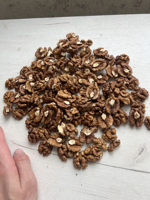 Горіх чищений грецький. Колір ЯНТАР.