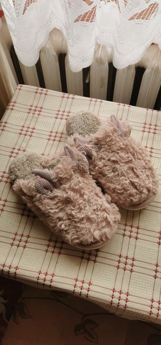 Kapcie kozy pluszowe r. 40 - 41 damskie nowe