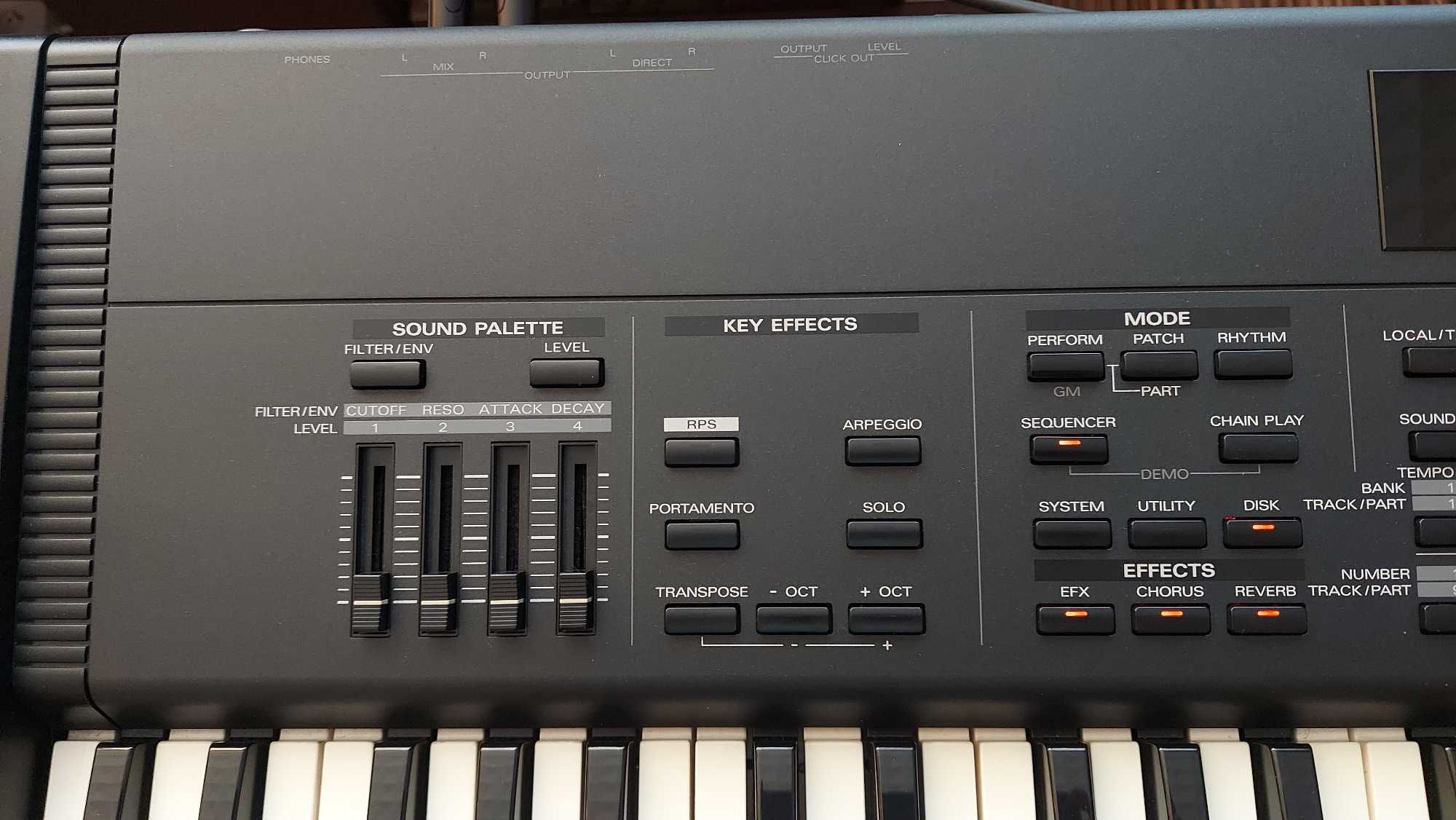 Roland XP-60 syntezator - stan idealny + case