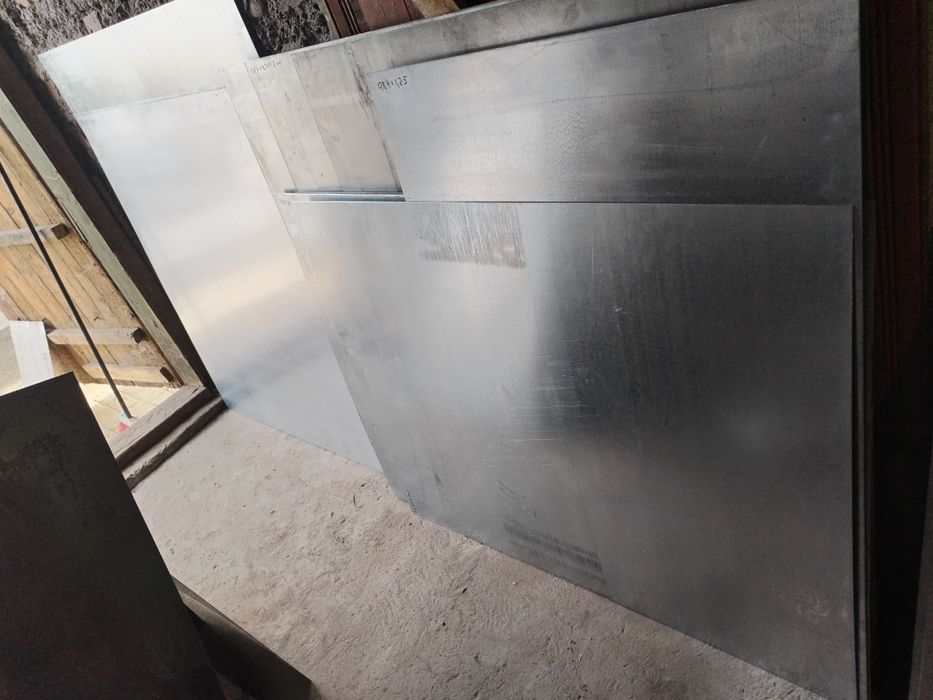 Листи оцинкованої бляхи товщина 2мм і 1.5 мм.