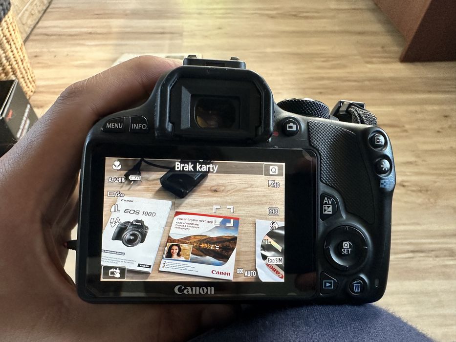 Lustrzanka Canon EOS 100d obiektyw 18-55 mm torba