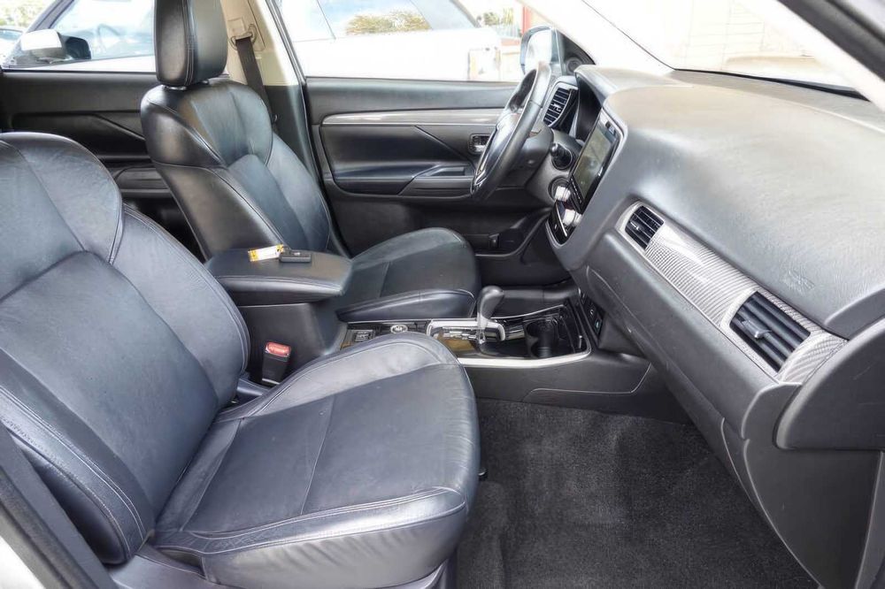 Mitsubishi Outlander SEL      2020