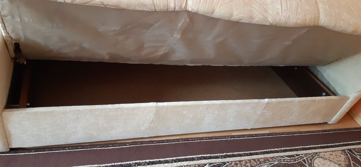 Wersalka sofa rozkładana z pojemnikiem na pościel