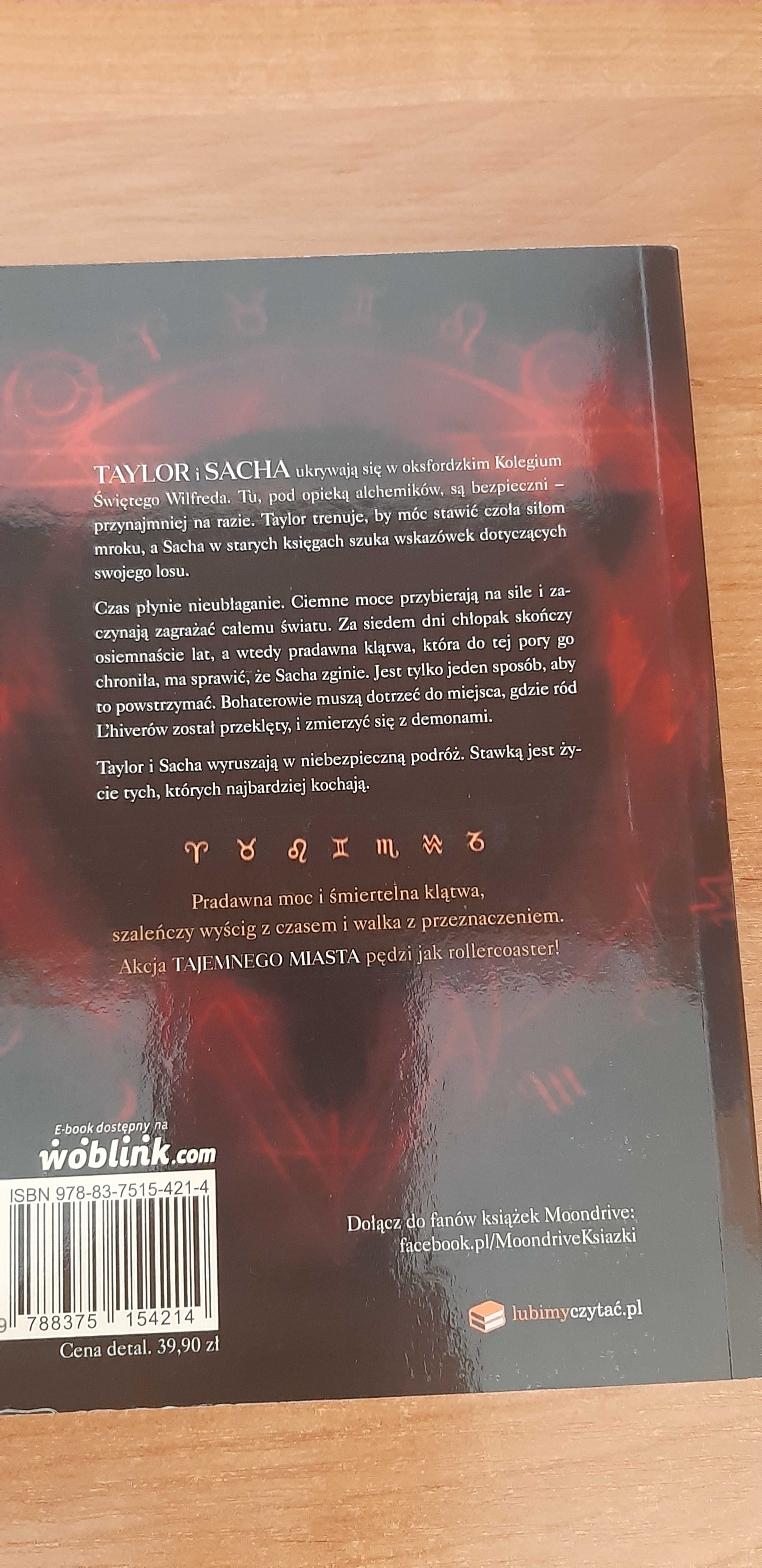 Tajemny ogień i Tajemne miasto C.J. Daugherty i Carina Rozenfeld