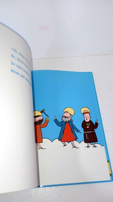 Santo António, ão João e São Pedro entre martelinhos e brincadeiras