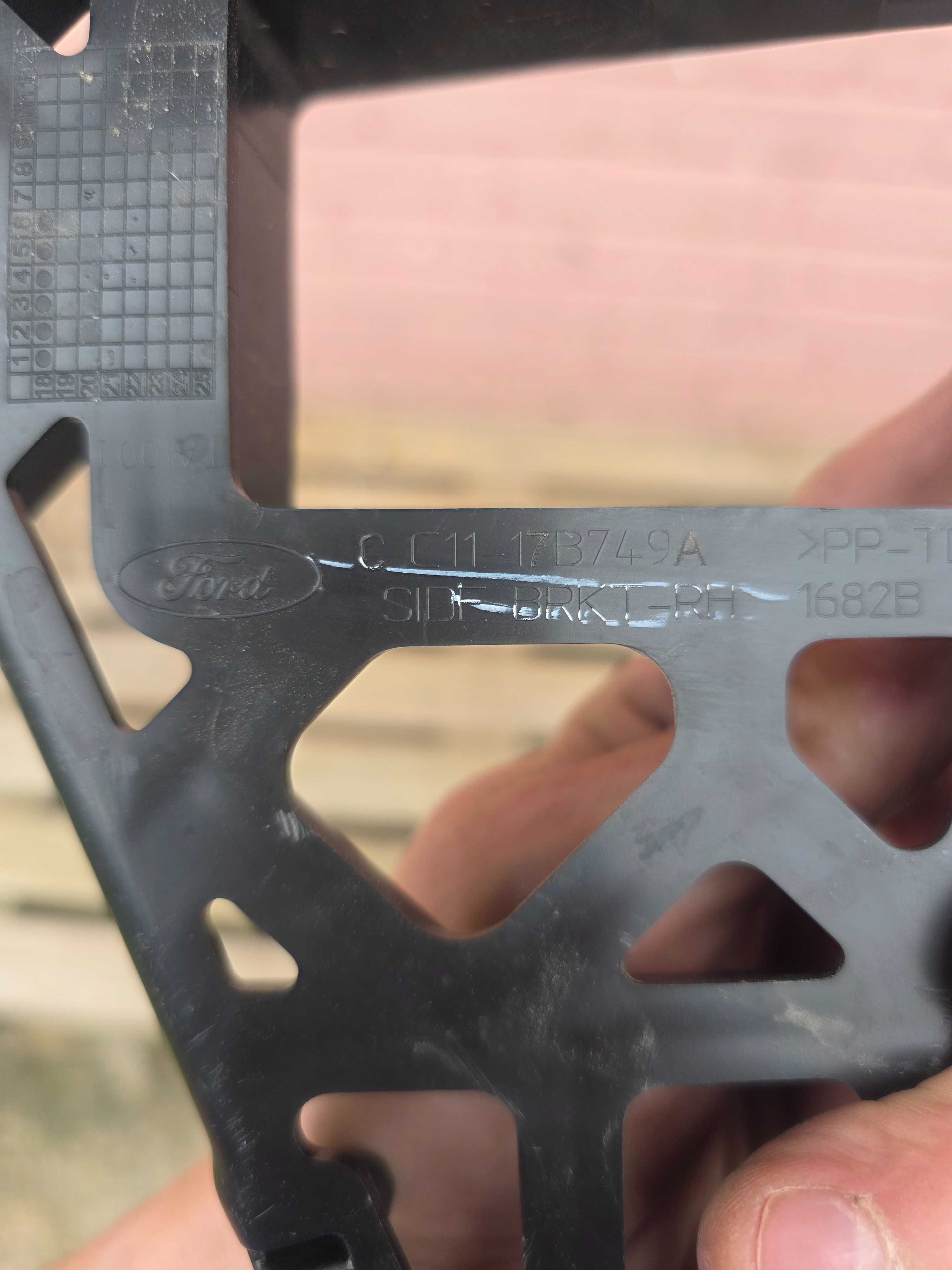 Ślizg zderzaka przód prawy Ford Transit MK7 0e 06-