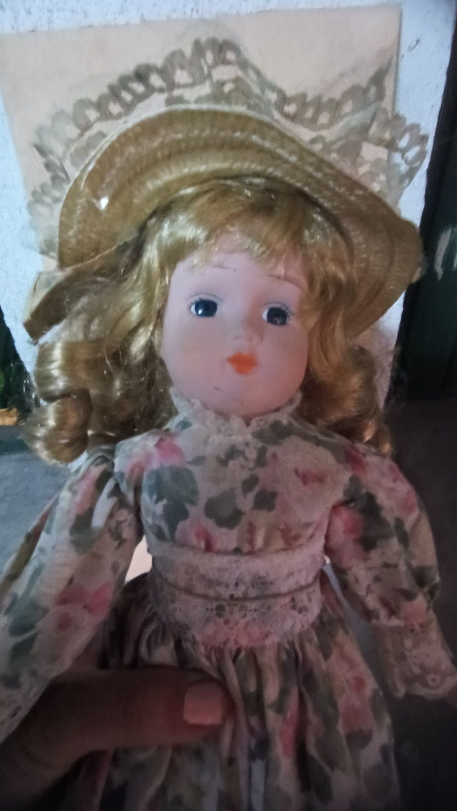 Boneca antiga de porcelana