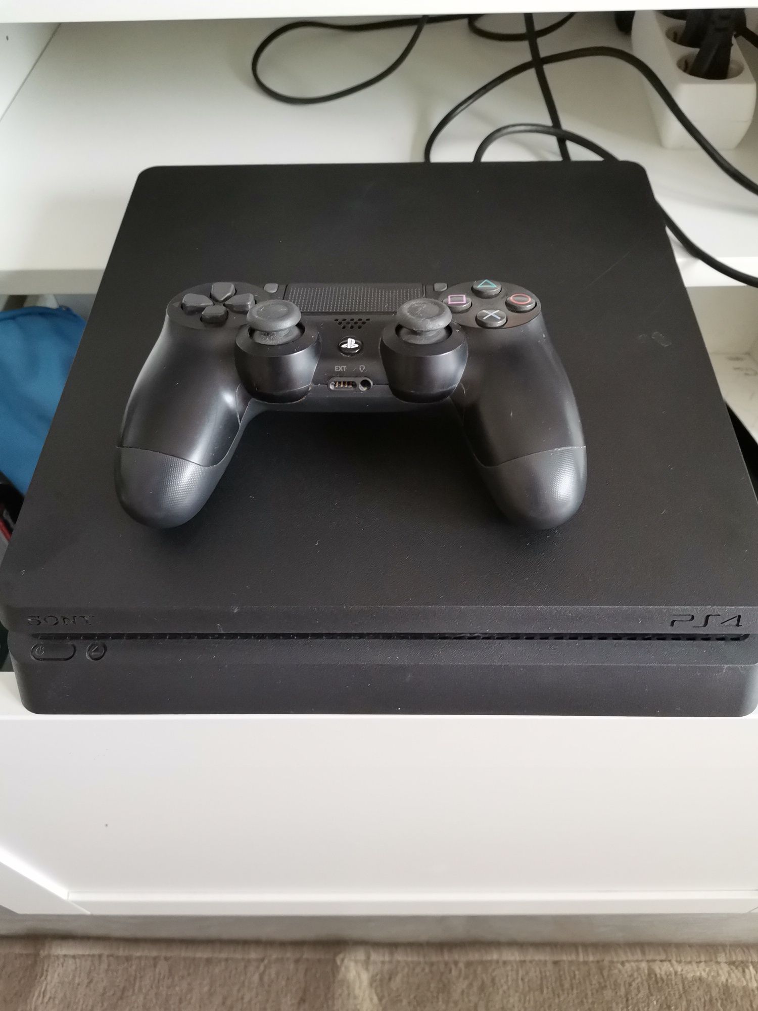 Ps4 Slim com comando