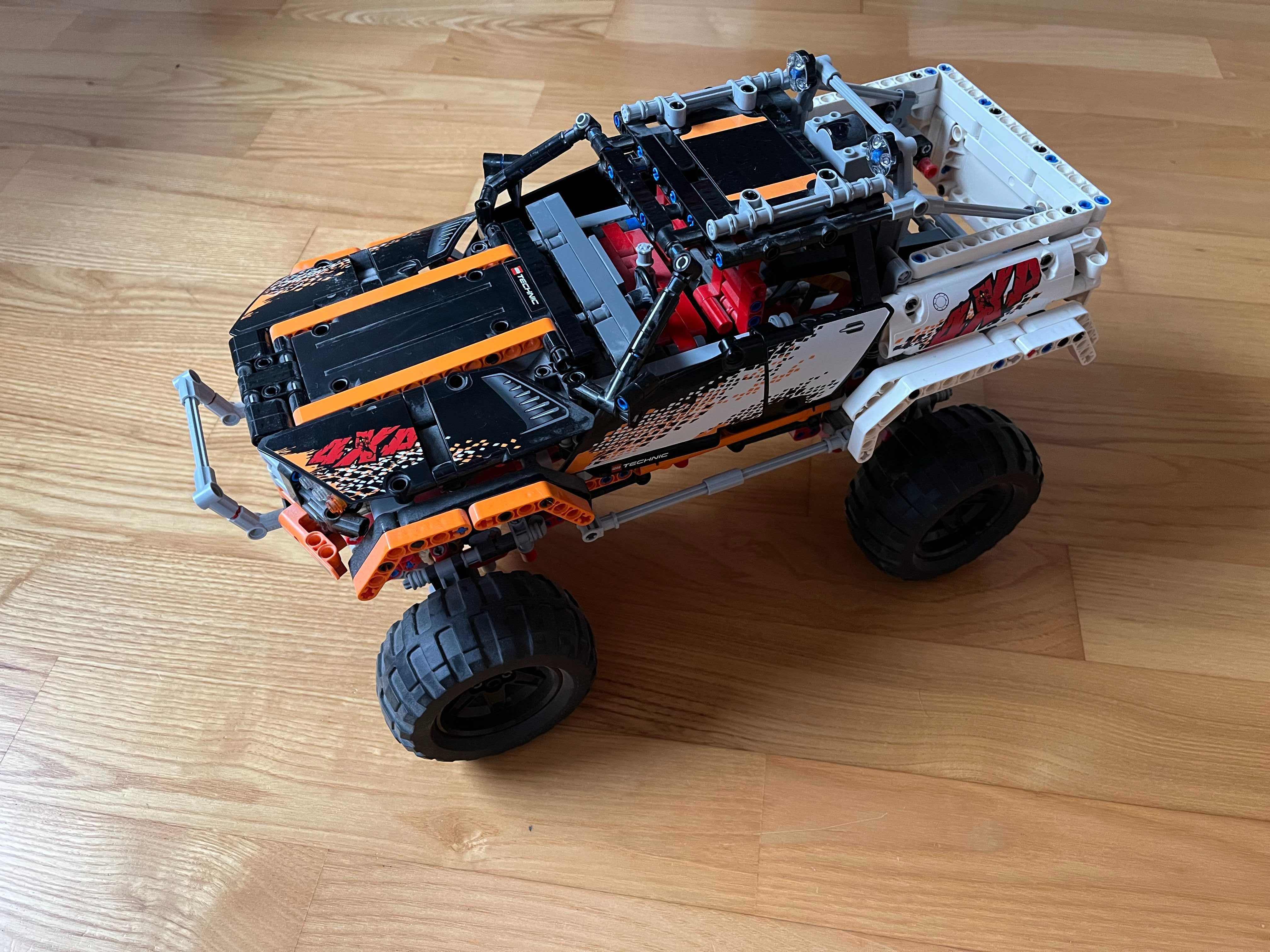 zestaw klocków LEGO Technic 9398 Wóz z napędem 4x4