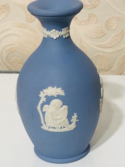 Фарфорові статуетки , вазочки (GOEBEL, Wedgwood, Англія