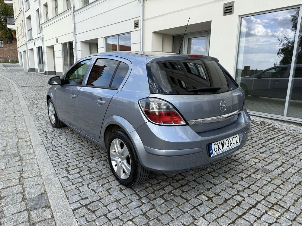 Opel Astra H 1.6 benzyna Zadbana