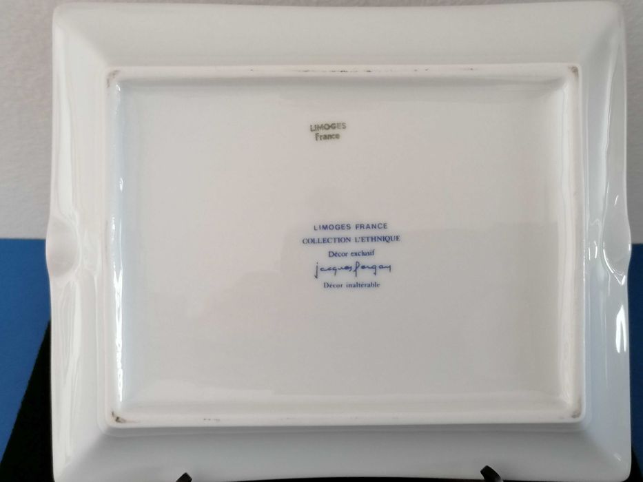 Cinzeiro retangular em loiça Limoges, França.
Collection L`ETHNIQUE