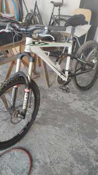 Bicicleta de downhill