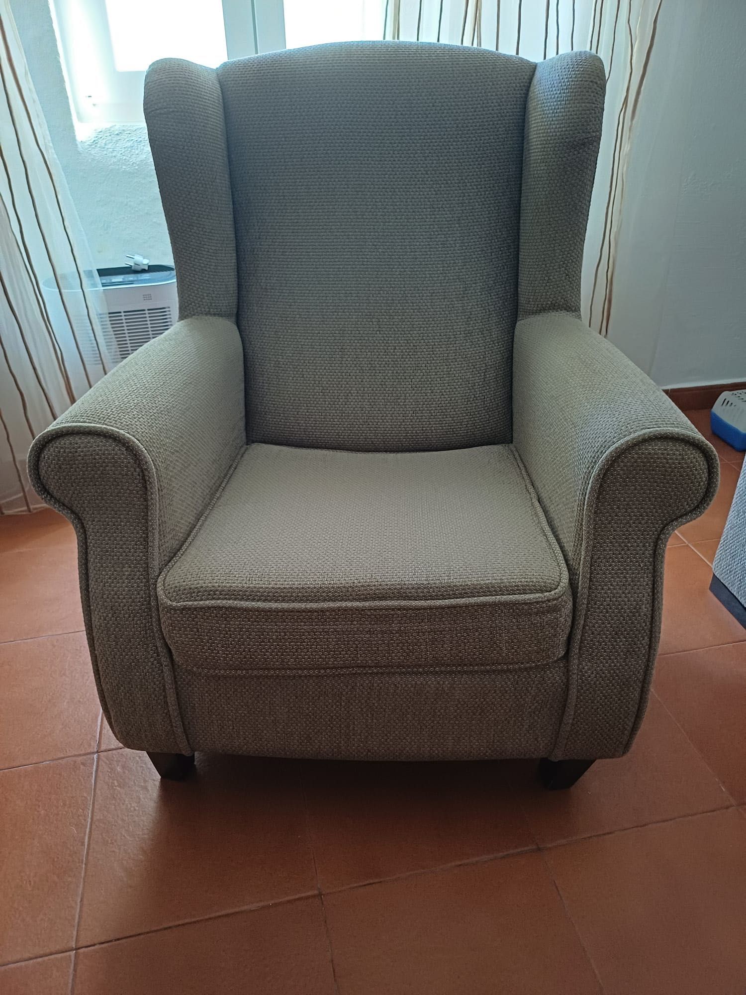 2 Poltronas clássicas em bom estado