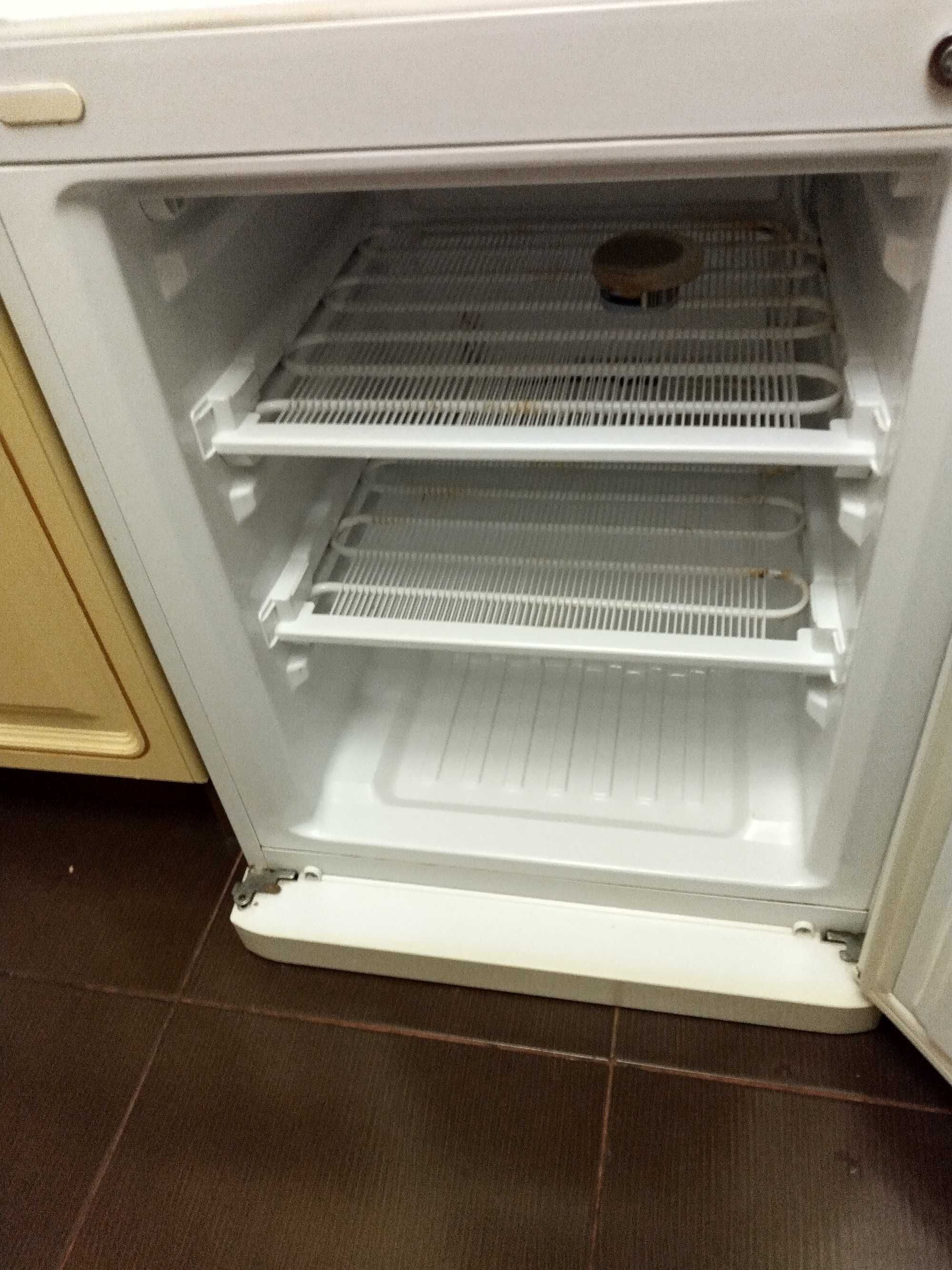 Холодильник LG заводского производства Срочно