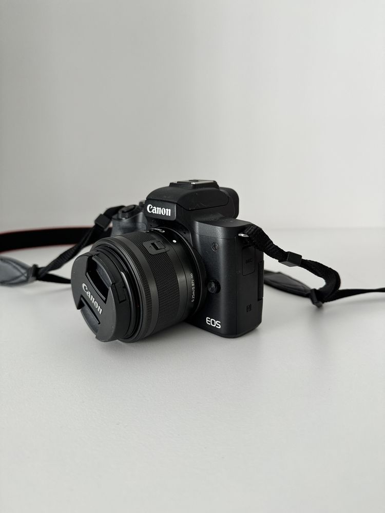 Canon EOS M50 + два обʼєктиви