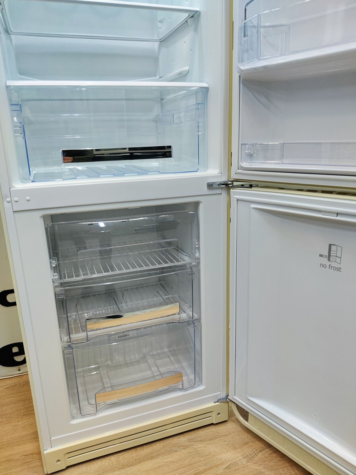 Холодильник SMEG Delicate Beige. Бежевий. Супер стан! Італієць.