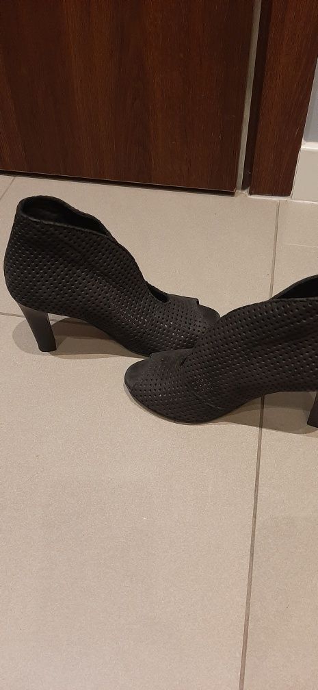 Buty damskie roz 37 carinii