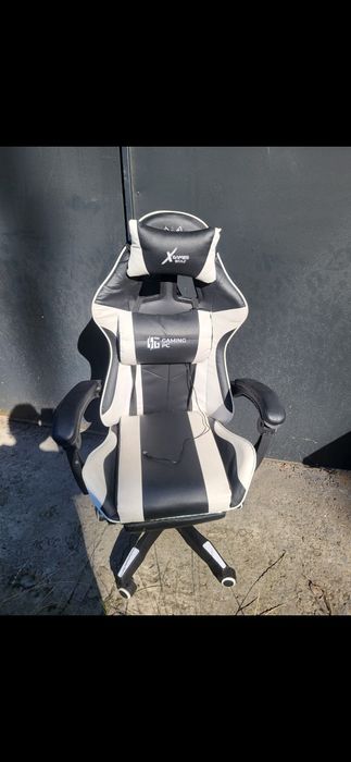 Fotel do biurka gamingowego.