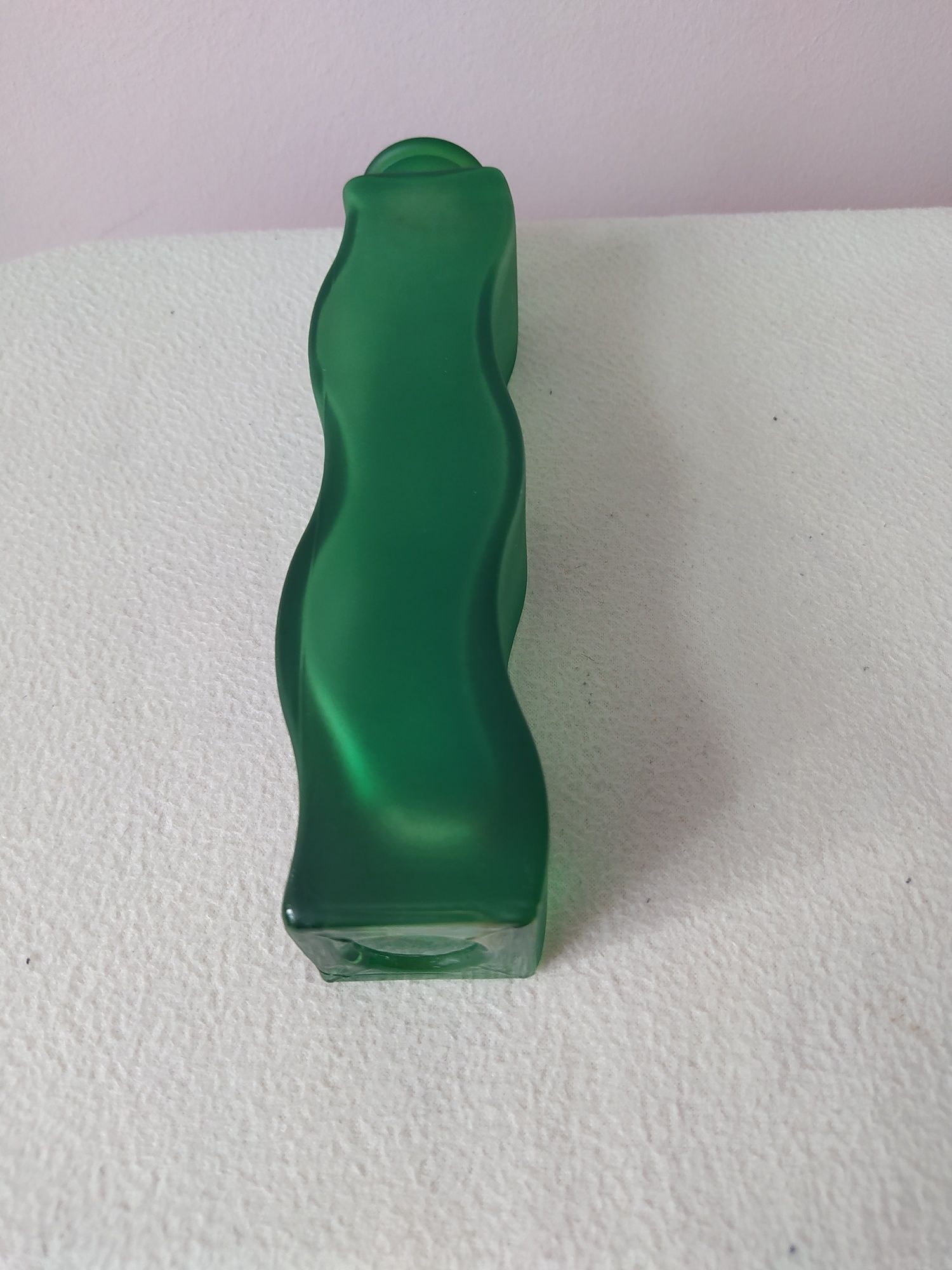 Zielony wazonik wys  21 cm