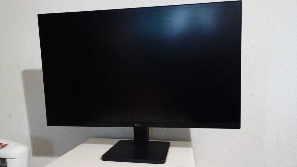 Monitores 27" LG (100 Hz) e AOC (60 Hz) + 2 cabos HDMI 8K 60 Hz