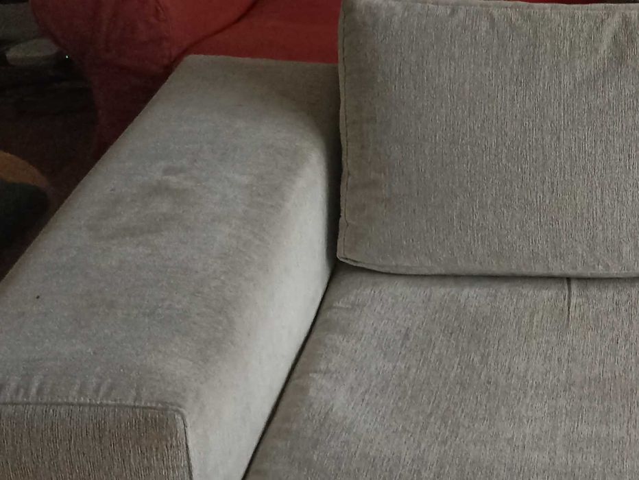 Sofá com estrutura muito boa