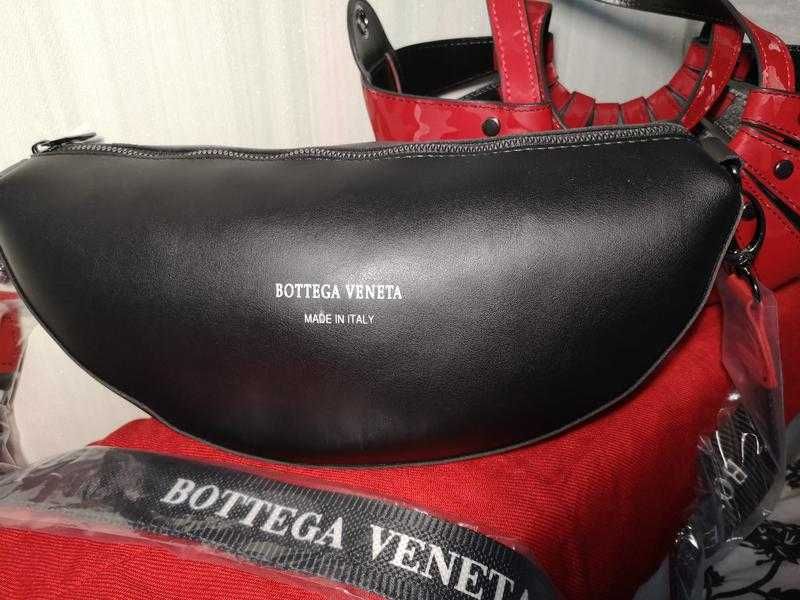 сумка батега с длинной ручкой 2в1 червона -чорна, стильна сумка місяць