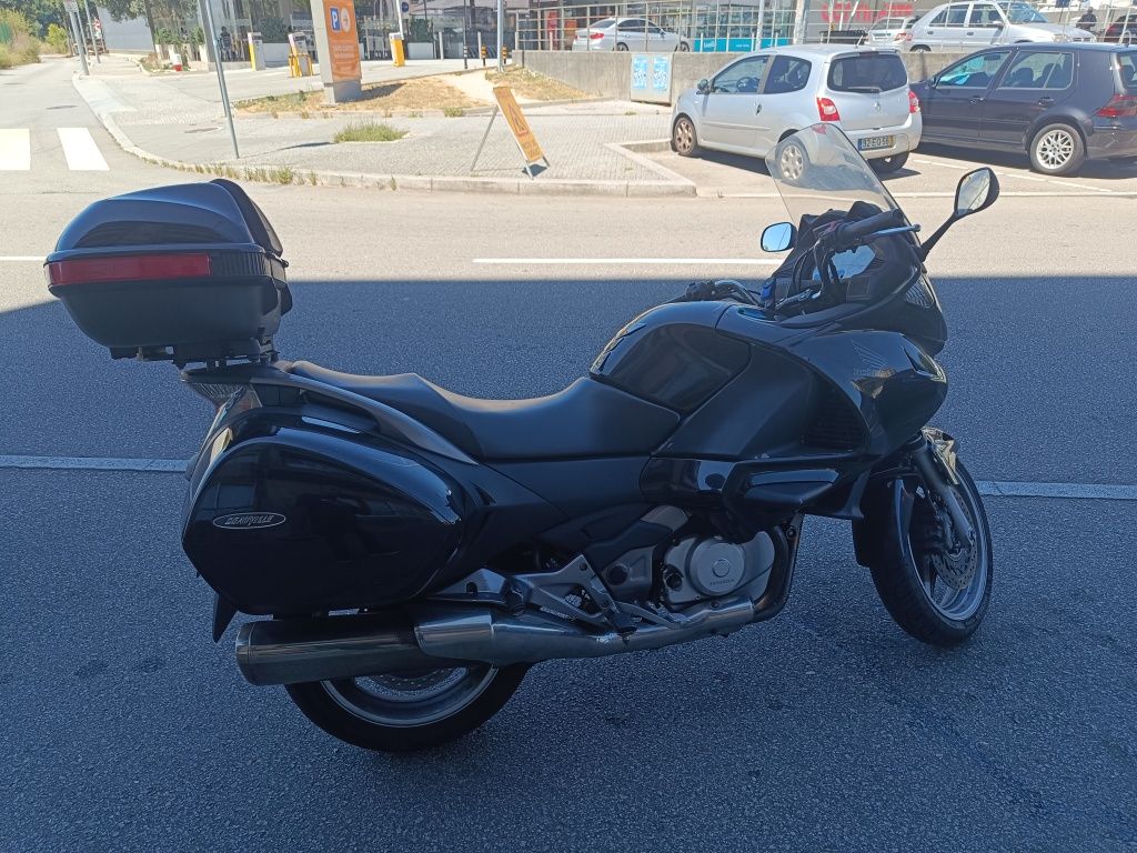 Honda Deuville NT 700