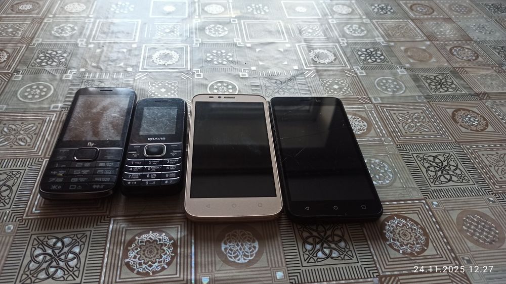 Телефони на запчастини