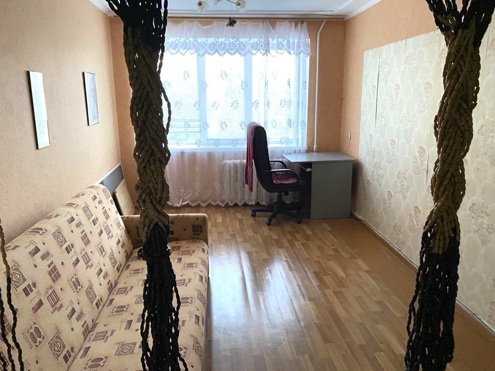 Продаж кімнати . Центр. 2й поверх