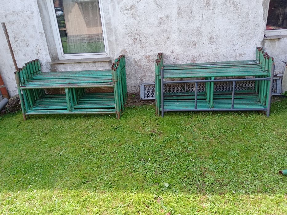 Rusztowanie warszawskie PRL masywne.