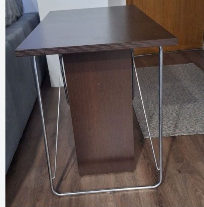 Mesa castanha escuro