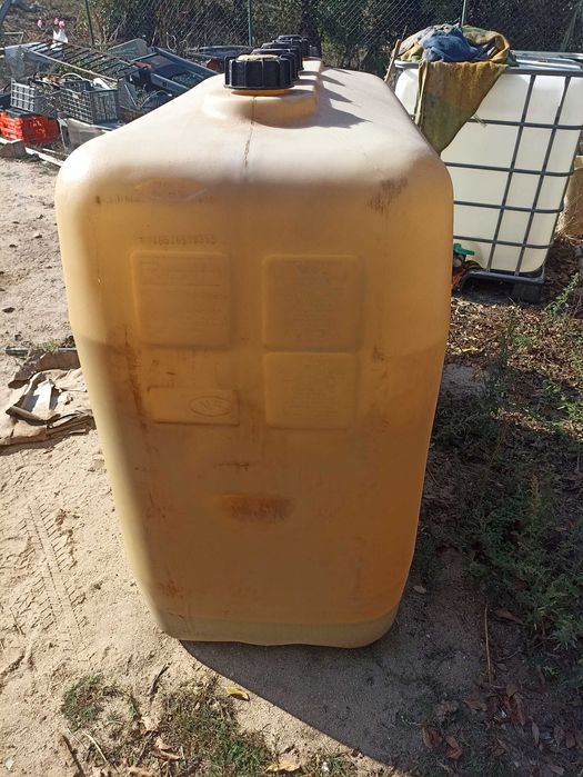 Depósito de 1000 litros que era de uma caldeira de aquecimento