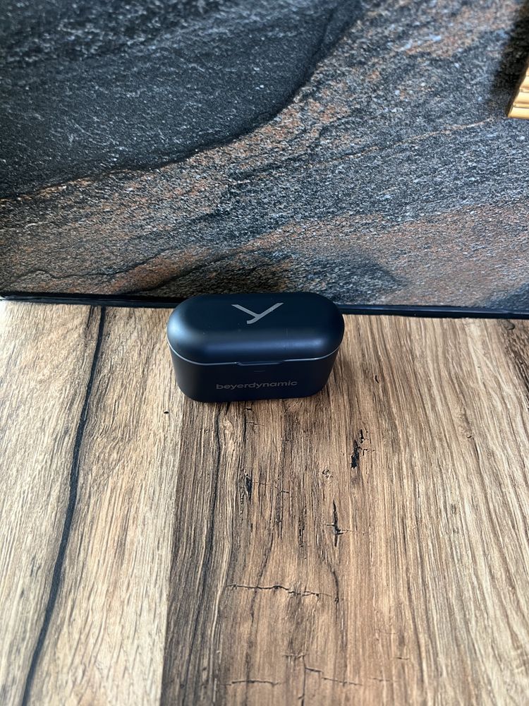 Навушники Beyerdynamic Free Byrd Bluetooth | In-Ear | Як нові