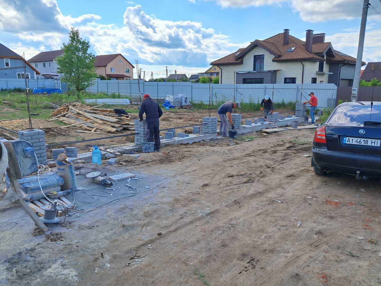 Будівельники. Будуємо будинки, підвали, тераси.