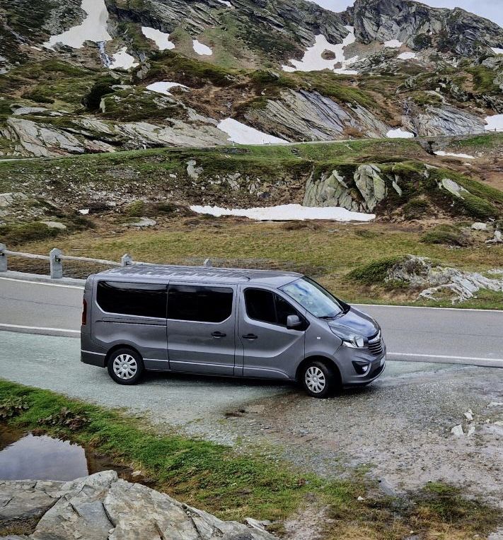 Wynajem busów 9 osobowych Opel vivaro B LONG