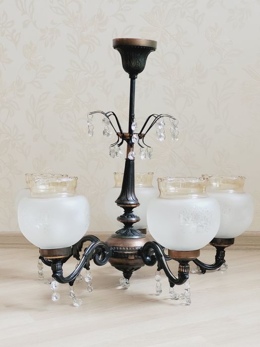 Люстра з підвісками