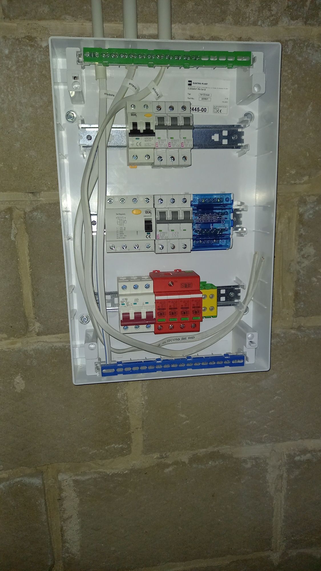 Automatyka budynkowa-Monitoring cctv-Systemy alarmowe