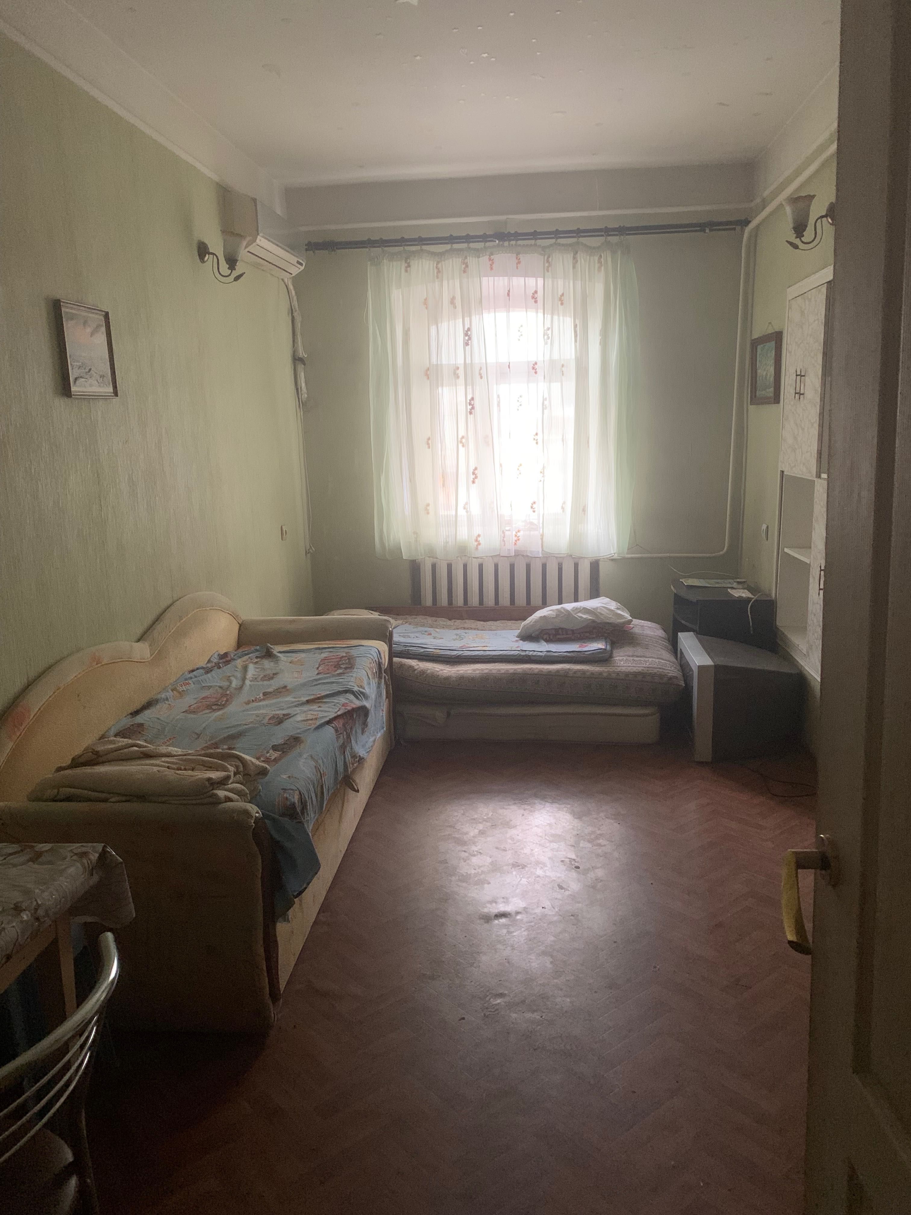 Продам 2 комнатную квартиру в центре недалеко от Привоза