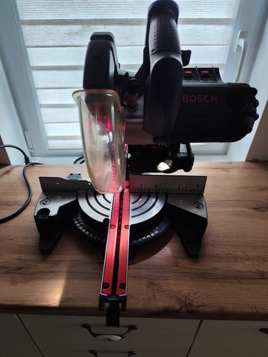 Торцювальна , торцовочна пила , торцовка Bosch Professional