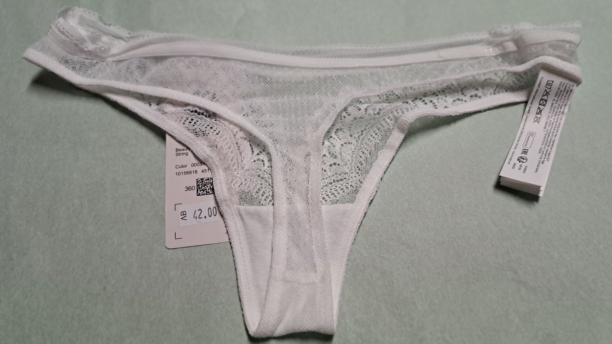 Majtki stringi Triumph w rozmiarze 36 S białe z koronki