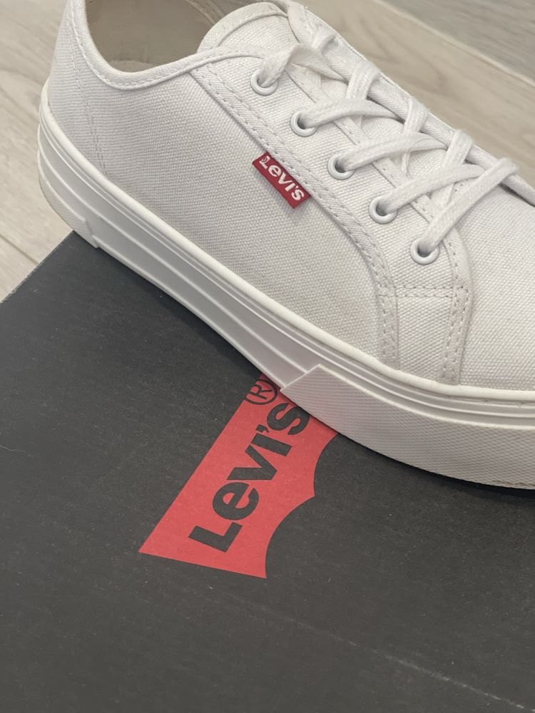 Білі кеди levi’s оригінал