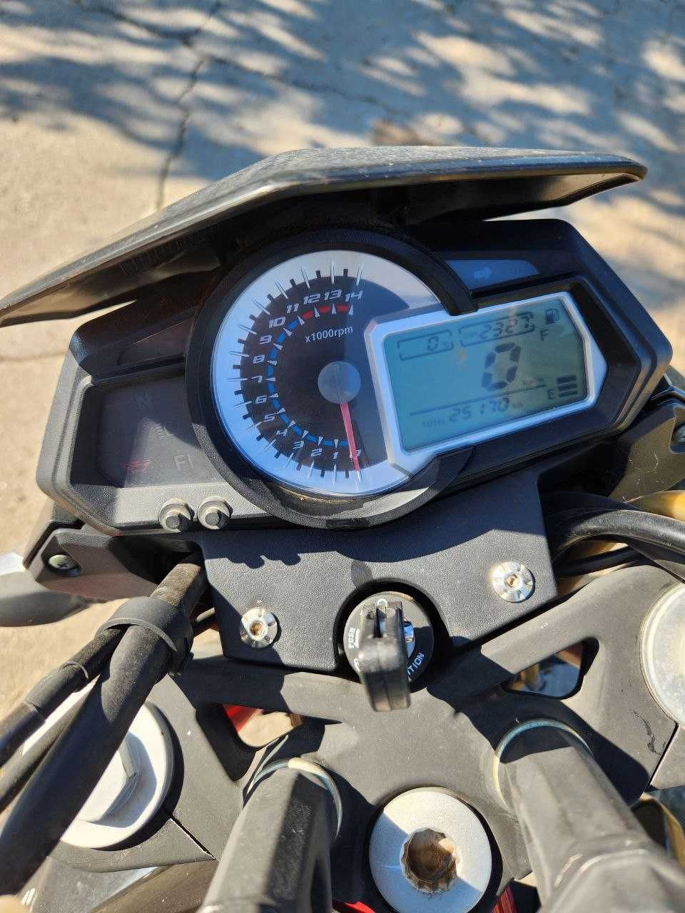 Benelli tnt 300 2015