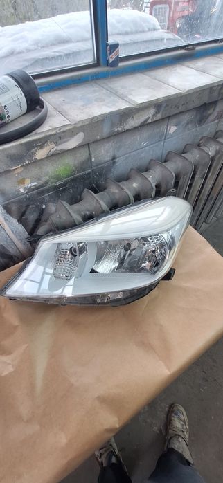Toyota yaris 2013  lewa lampa wersja trend by