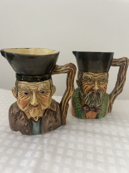 Conjunto de duas canecas antropomorficas vintage