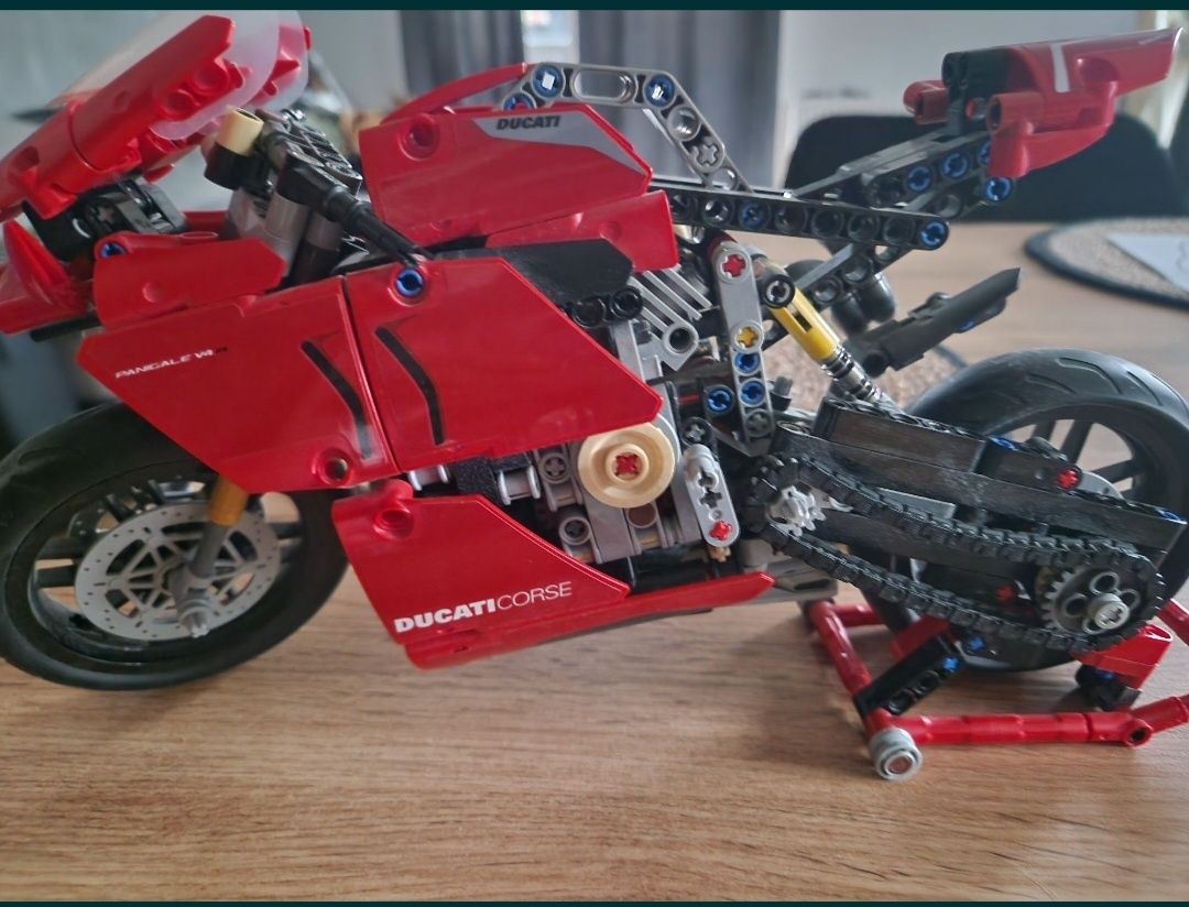 Ścigacz Lego  Technic Ducati