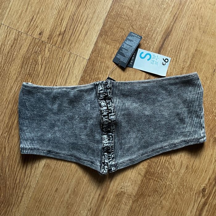 szaro czarny crop top zapinany z przodu Primark