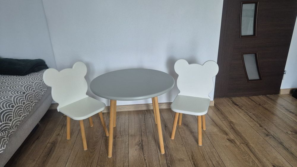 Sprzedam zestaw stolik i krzesełka